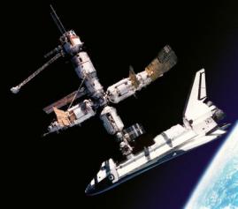 Lo Space Shuttle agganciato alla Mir